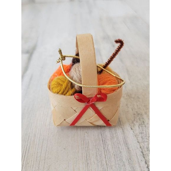 Crochet mini knitting yarn basket ball ornament Xmas - Picture 3 of 7